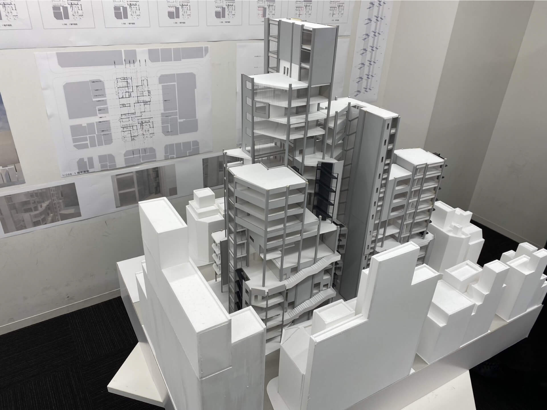 建築が巨大化する時 -雑居ビルの集積を基点とした段階的再開発手法--12